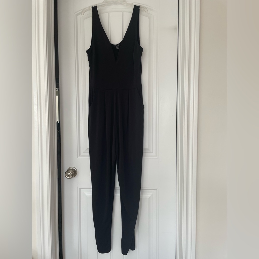 Chic Black Sleeveless Jumpsuit